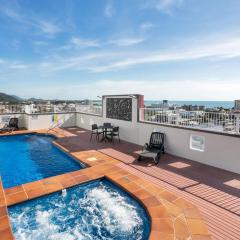 Easy Coastal Living in Cairns with Rooftop Pool