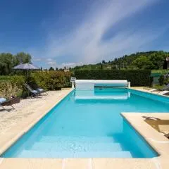 Attractive holiday home with shared pool in the Luberon