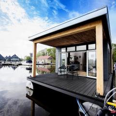 Modern houseboat top location with an unobstructed view of the Lake