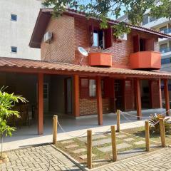 020A - Sobrado de 3 quartos para alugar, Bombinhas/SC