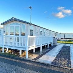 8 berth pet friendly caravan Lyons Robin Hood