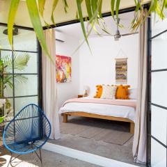 King bed, Kitchenette, Air Conditioning, Pool, Fast WiFi - Aire at Casa Calavera