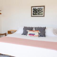King Bed, Air Conditioning, Pool, Fast Wifi - Luna at Casa Calavera