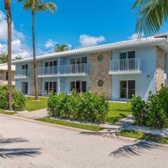 Lux Beachside 2nd Floor Condo. Steps to the Beach!