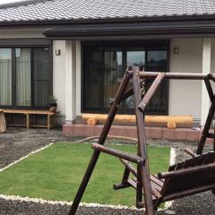 SOZENSYA 駅、高速インターに近い新築日本家屋です。庭が広く、BBQも楽しめます。