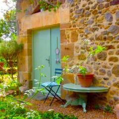 Domaine Charente - Familyroom Gypsy with garden (with external toilet & shower house)