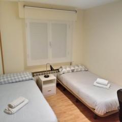 Room in Guest room - H Individual In Reformed Residence that has wifi and center no303