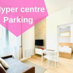 F2 Golden Lounge, Hyper Centre, Parking