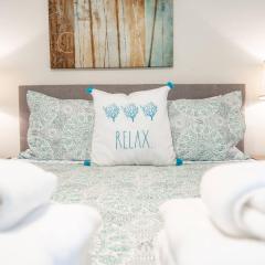 Beautiful Updated 2Bedroom Suite minutes to Downtown, Amazing Beaches, Restaurants, Theaters and MORE