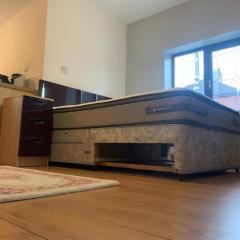 One Lovely Apartmt 1 Double & 2 Camp Beds