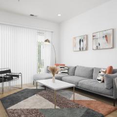 Modern Spacious Condo with Parking by Downtown Broadway