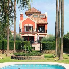 Family Villa in private Urbanisation with large community pool