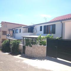 Apartments by the sea Milna, Vis - 21183