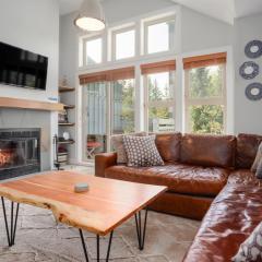 2BR - Multi-Level Townhome with Hot Tub by Harmony Whistler