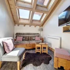 Appartement moderne mansardé Au pied des pistes Centre village - FR-1-344-860