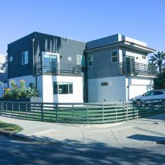4BR/4BR modern house at Mid-city