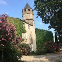Château sur le Canal du midi proche de Carcassonne