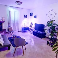 Charlie's Home Arezzo-Appartamento-B&B Arezzo con Parcheggio privato- Arezzo Città del Natale 2023 - Centro Arezzo Fiere e Congressi- Mercatini Natale Arezzo Casa di Babbo Natale e Villaggio Tirolese 2023