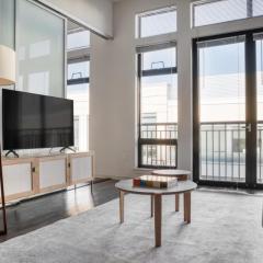 1B w WD Gym Rooftop Steps from T stop BOS-531