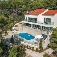 Stylish Villa Hera Lumbarda Sleeps 10 with Private Pool