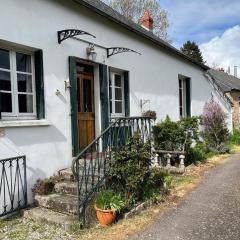 Petite maison au calme à Anost