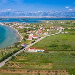 Apartment house Simoni with pool, Zadar county