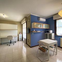 One bedroom apartement with furnished balcony and wifi at Vercelli
