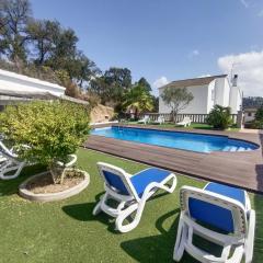 Bright Villa in Vidreres with Private Pool and Jacuzzi