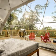 Luxe Dome w Hot Tub, Full Bath & Mountain View