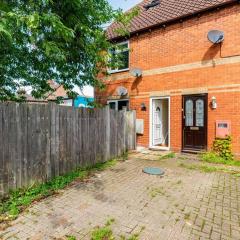 Immaculate 2 - Bedroom House in Milton Keynes