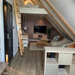 Stort loftsrom i Ålesund sentrum med enkel frokost