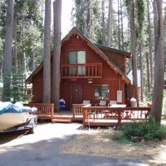 2 bedroom, 2 bath, sleeps 6 adults West End of Donner Lake DLR#021