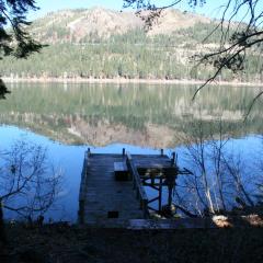 3 bedroom, 2 bath, sleeps 6 Donner Lakefront with private dock DLR#071