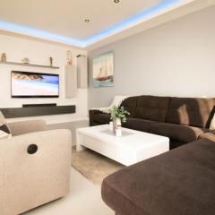 Lux Apartment Blue Sky - free covered parking