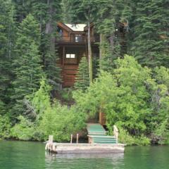 3 bedroom, 2 and a half bath, sleeps 8 Donner Lakefront with private dock DLR#056