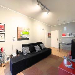 Flat amplo e com garagem ao lado da Paulista