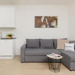 Modern Family Apartment with Parking by Noclegi Renters