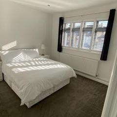 Roomy 2 bed flat in London