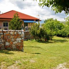 Countryside Cottage with Garden & Lake View