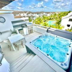 NEW Luxury Penthouse with Jacuzzi, BBQ and 4 Free private beach passes!