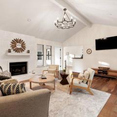 Charming & Bright W Lounging Pool and Hot Tub