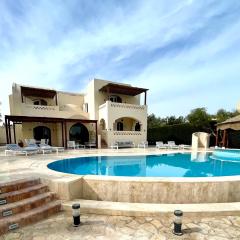 BEAUTIFUL 4-BEDROOM VILLA WITH POOL AND VIEWS OF THE LAGOON AND GOLF COURSE