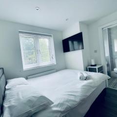 Riverside Premium En suite Double Room E14