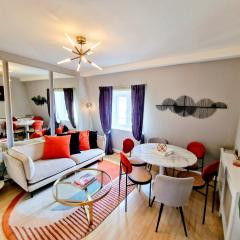 Brilliant 3 Bedroom's Apartment in Hyde Park with Elevator - 1 Flight of stairs only