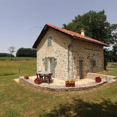 Gîte Roumégoux, 2 pièces, 2 personnes - FR-1-742-86