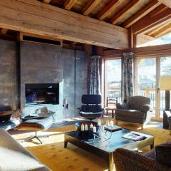 Chalet avec Piscine Chauffée, Accès Direct aux Pistes et Services de Luxe à Val-d'Isère - FR-1-567-108