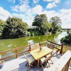 Riverside- 3 bedroom in Rye with river access