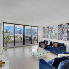 Iconic! Miami Skyline & Water Views