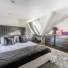 2 Bed Flat - Sleeps 4 - Balcony - Wifi