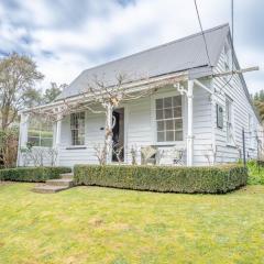 Libeau Cottage - Akaroa Holiday Home